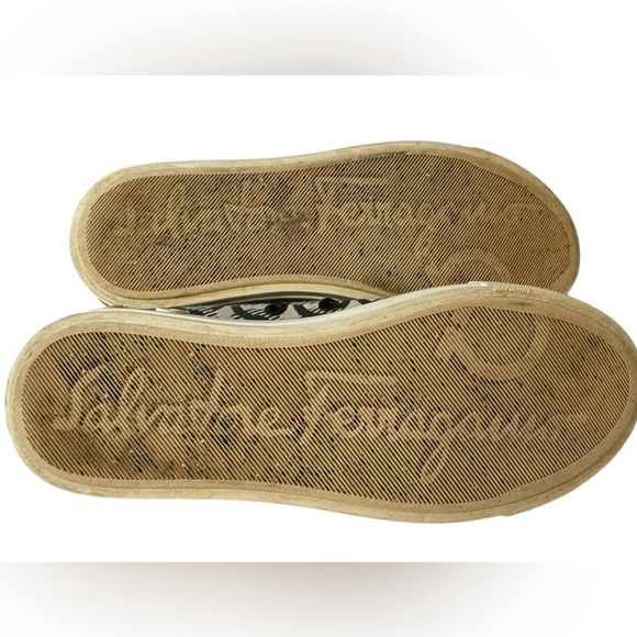Salvatore Ferragamo Wimbledon Gancini Print Beige Nero Sneakers Shoes Tr… - Picture 9 of 9